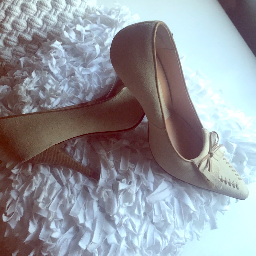 Pointing  suede shoes 7.5
